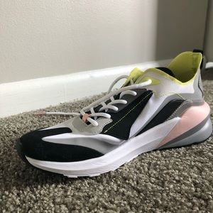 Women’s sneaker